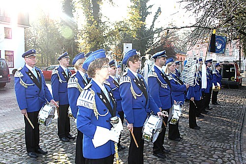 ../Images/098 - Kranzniederlegung am Ehrenmal zum Volkstrauertag, 13.11.11.jpg